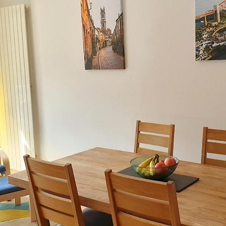 Altido Alluring 3Br Apt Near The Centre With Parking Edimburgo Esterno foto
