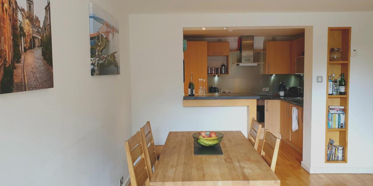 Altido Alluring 3Br Apt Near The Centre With Parking Edimburgo Esterno foto